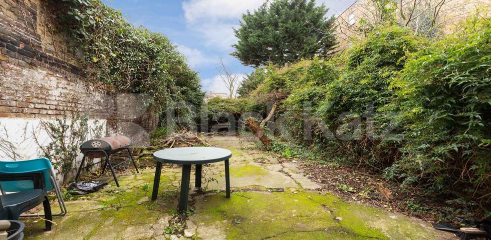 			3 Bedroom, 1 bath, 1 reception House			 Newington Green Road, CANONBURY-ISLINGTON